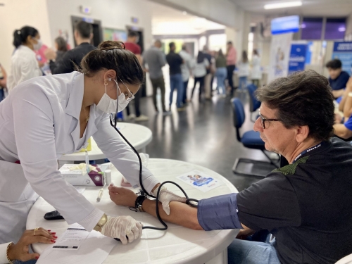 aferição de pressão arterial foto francielle nonato