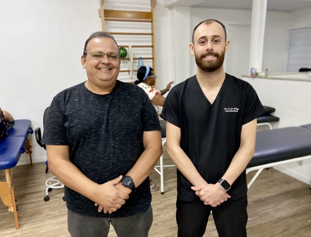 beneficiário alex teles e o fisioterapeuta luís filipe foto francielle nonato agecom