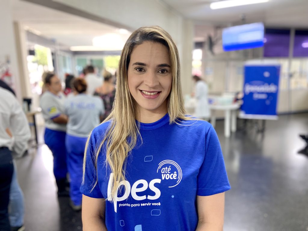 diretora de controle e cadastramento com os beneficiários, nataly góis foto francielle nonato agecom