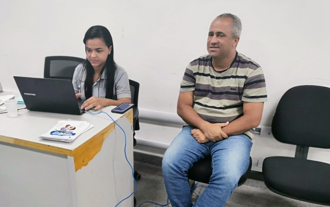 servidor realiza marcação de consulta foto michelle becker ascom seduc