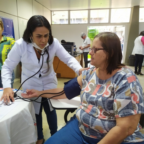aferição de pressão arterial foto agecom ipesaúde
