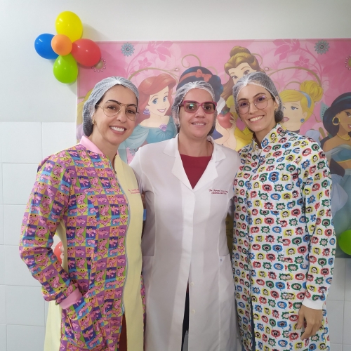 as três odontopediatras do centro odontológico, isabela simone, adriana santos e ana carolina