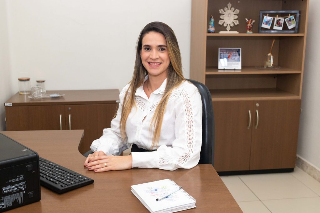 nataly góis diretora de controle e cadastramento com os beneficiários do ipesaúde foto francielle nonato agecom