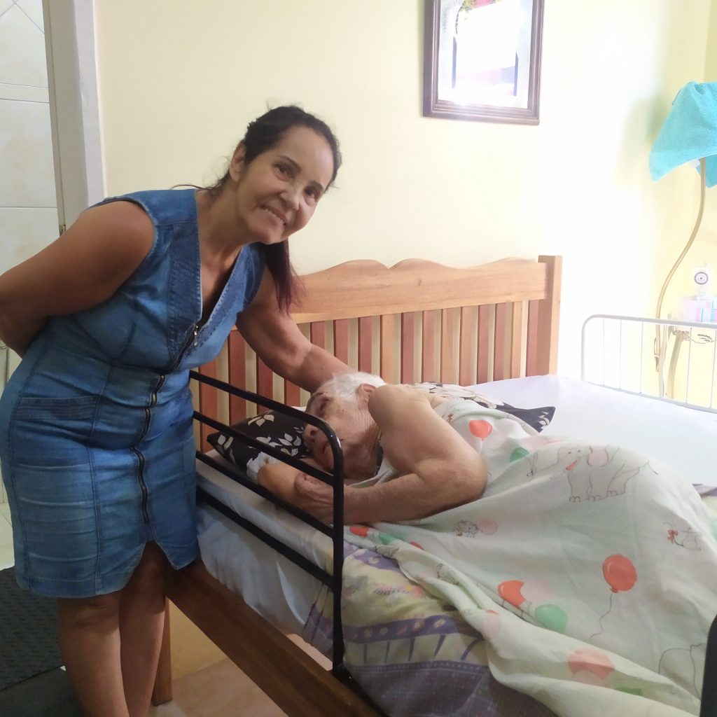 rosemary dos santos com a mãe, maria adelaide foto agecom