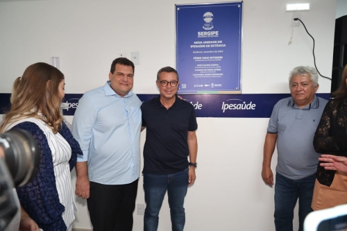 o presidente do ipesaúde cláudio mitidieri e o governador fábio mitidieri foto césar de oliveira