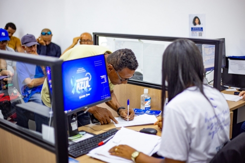 paciente retirando senha para a consulta