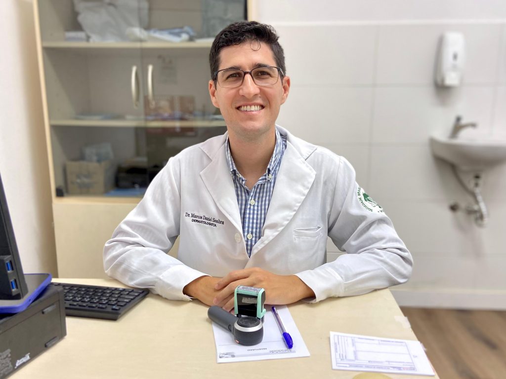 o dermatologista marcos seabra foto francielle nonato agecom ipesaúde