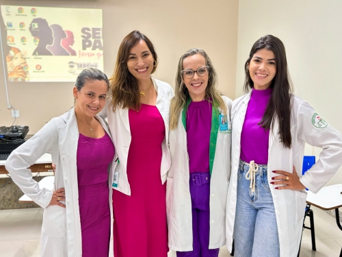 a coordenadora do centro de endocrinologia e diabetes, kelly bignardi, e as assistentes sociais da unidade