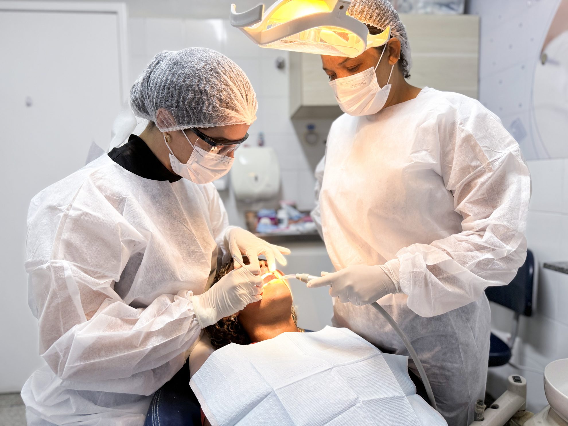 profissionais em atendimento no centro de odontologia do ipesaúde