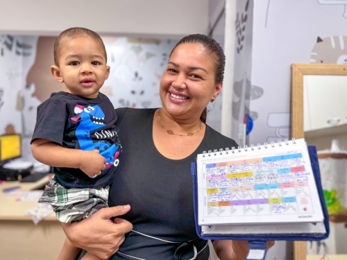 família atualiza carteira vacinal na sala de vacina do ipesaúde foto matheus martins