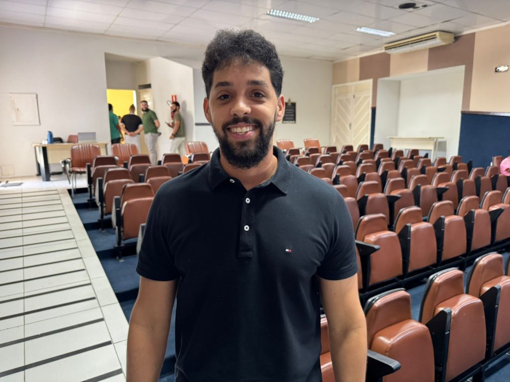 o colaborador dino cruz