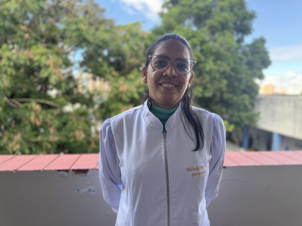 a enfermeira fernanda menezes foi a palestrante da capacitação