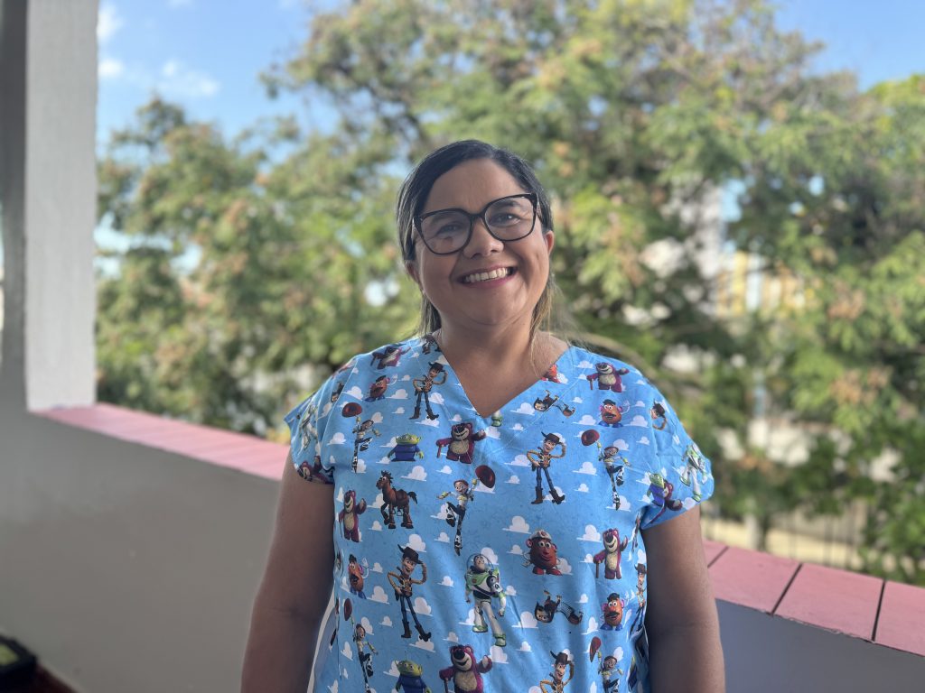 a técnica de enfermagem Édilene tavares atua diretamente na sala de vacinação do ipesaúde