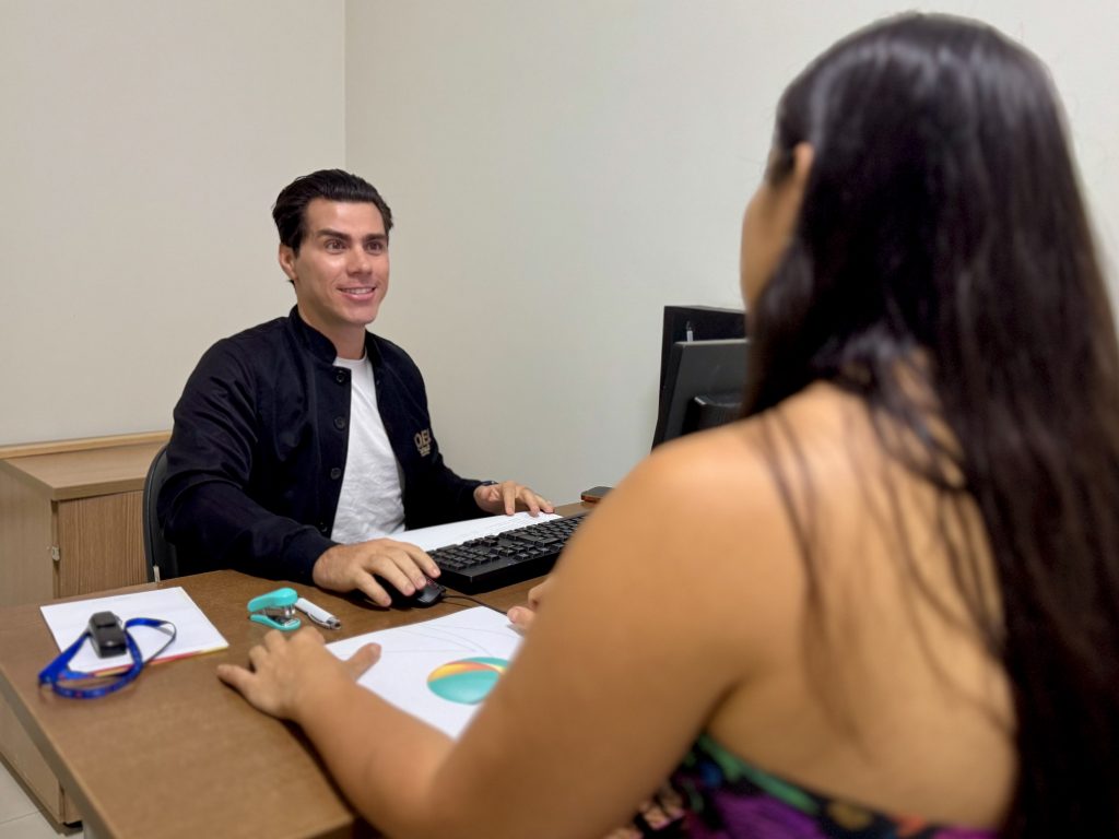 nutricionista atendendo beneficiária no centro de endocrinologia e diabetes do ipesaúde 2