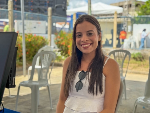 adriely bruna, servidora